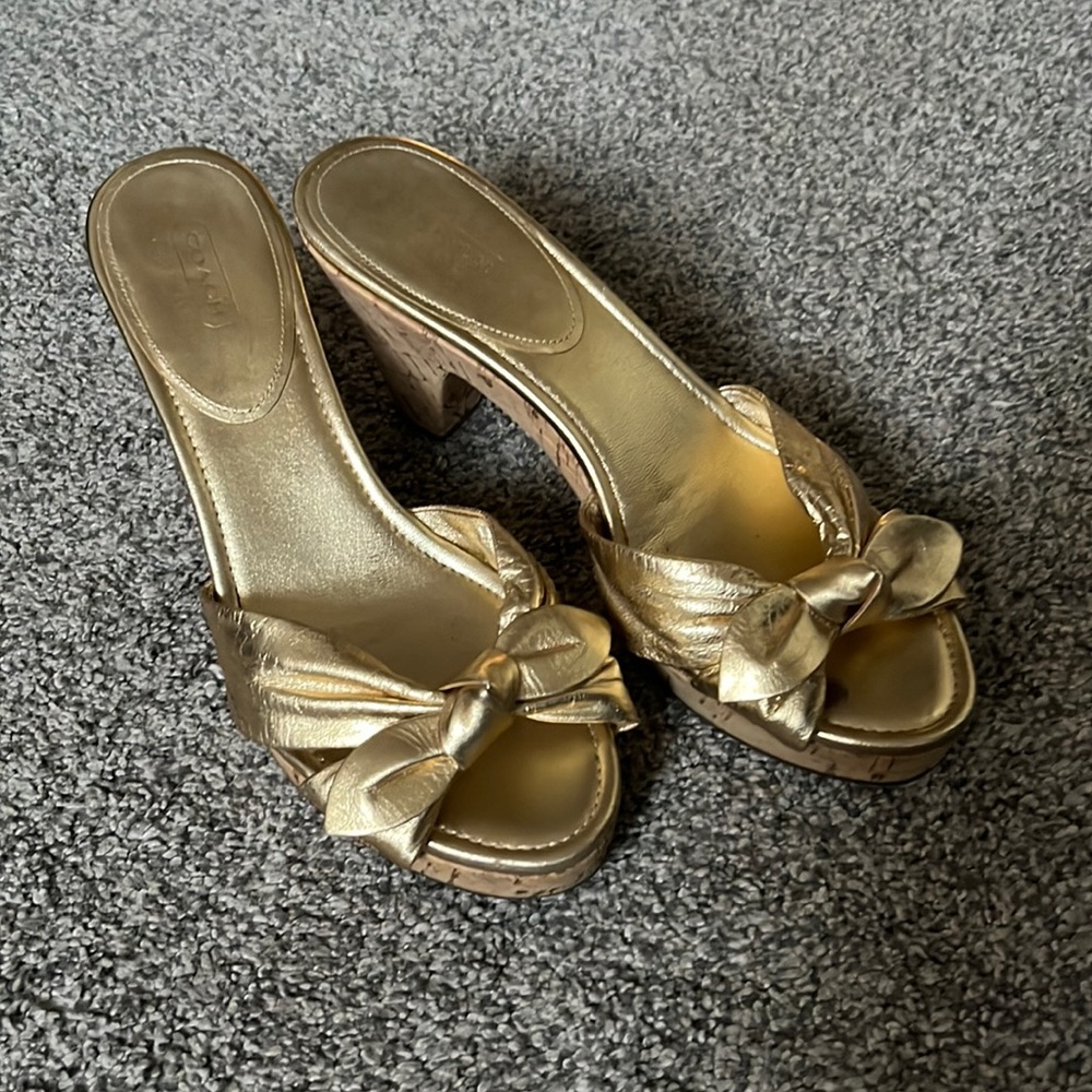 Vintage Coach Karen Gold Lamé Cork Kitten Heel Slide Sandal Shoes w/Bow Size 8.5
